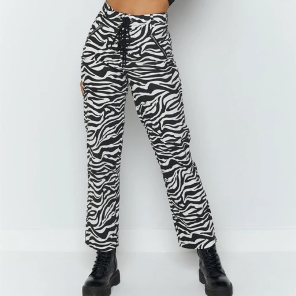 OFFERS! Beginning boutique lace up zebra pants. With zipper pockets in front.